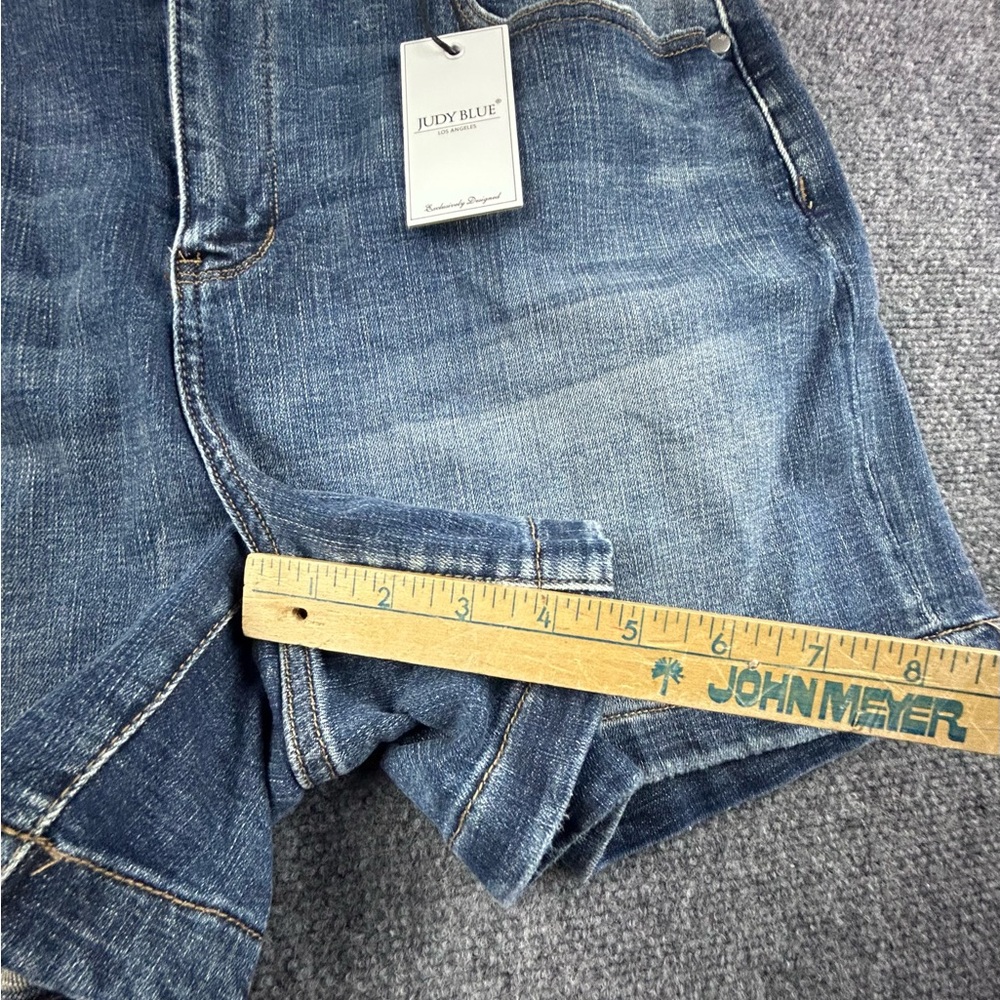 Judy Blue Mid Rise Denim Shorts Womens Size 3X NWT - Picture 2 of 10